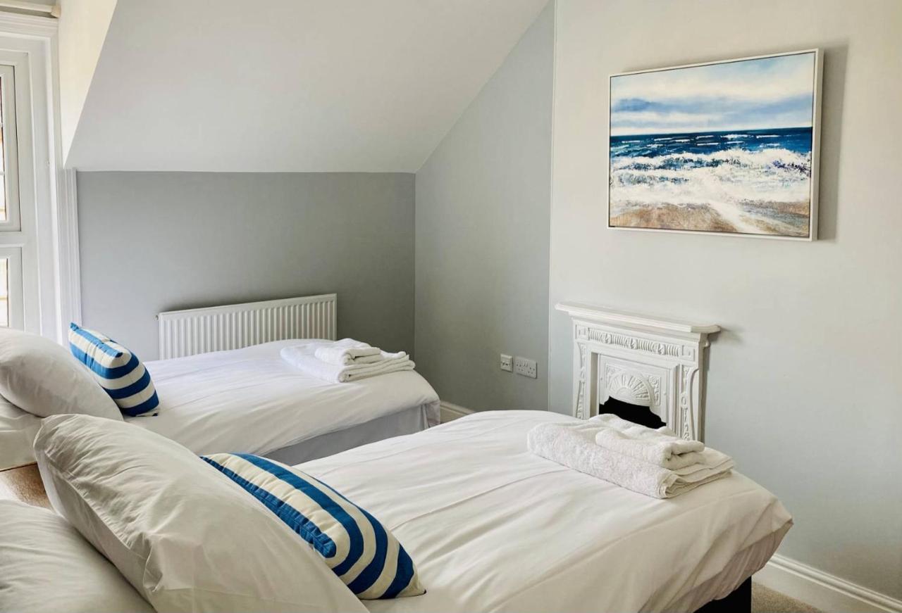 Вилла Coast House Cromer - Sleeps 15, Hot Tub, Sea Views Экстерьер фото