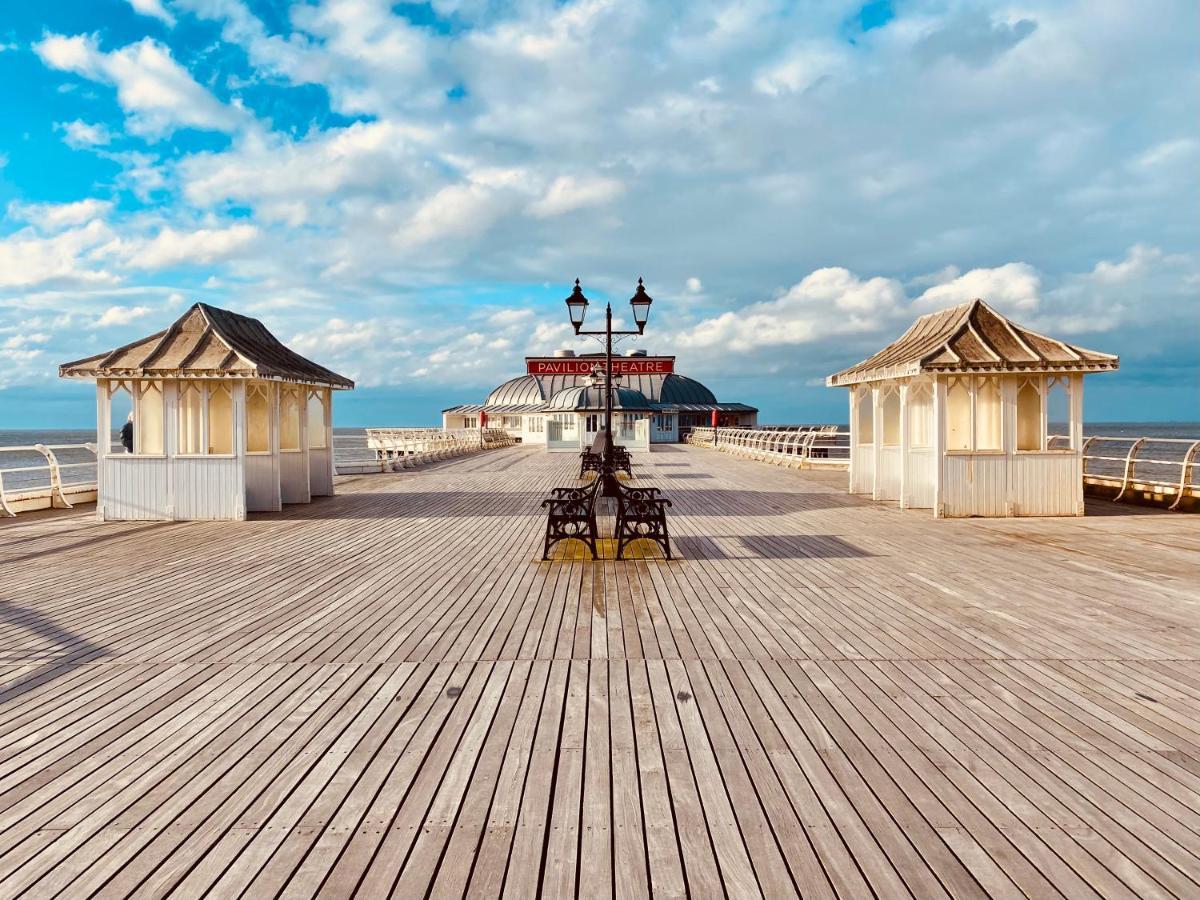 Вилла Coast House Cromer - Sleeps 15, Hot Tub, Sea Views Экстерьер фото